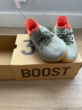 Yeezy Boost 350 V2 Style Sneakers — Grey with Orange Collar